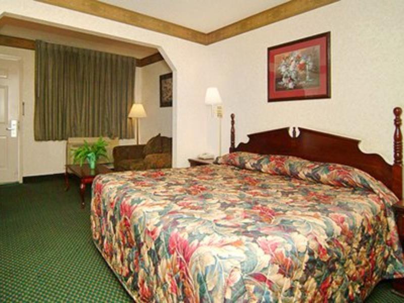 Econo Lodge&suites 2*